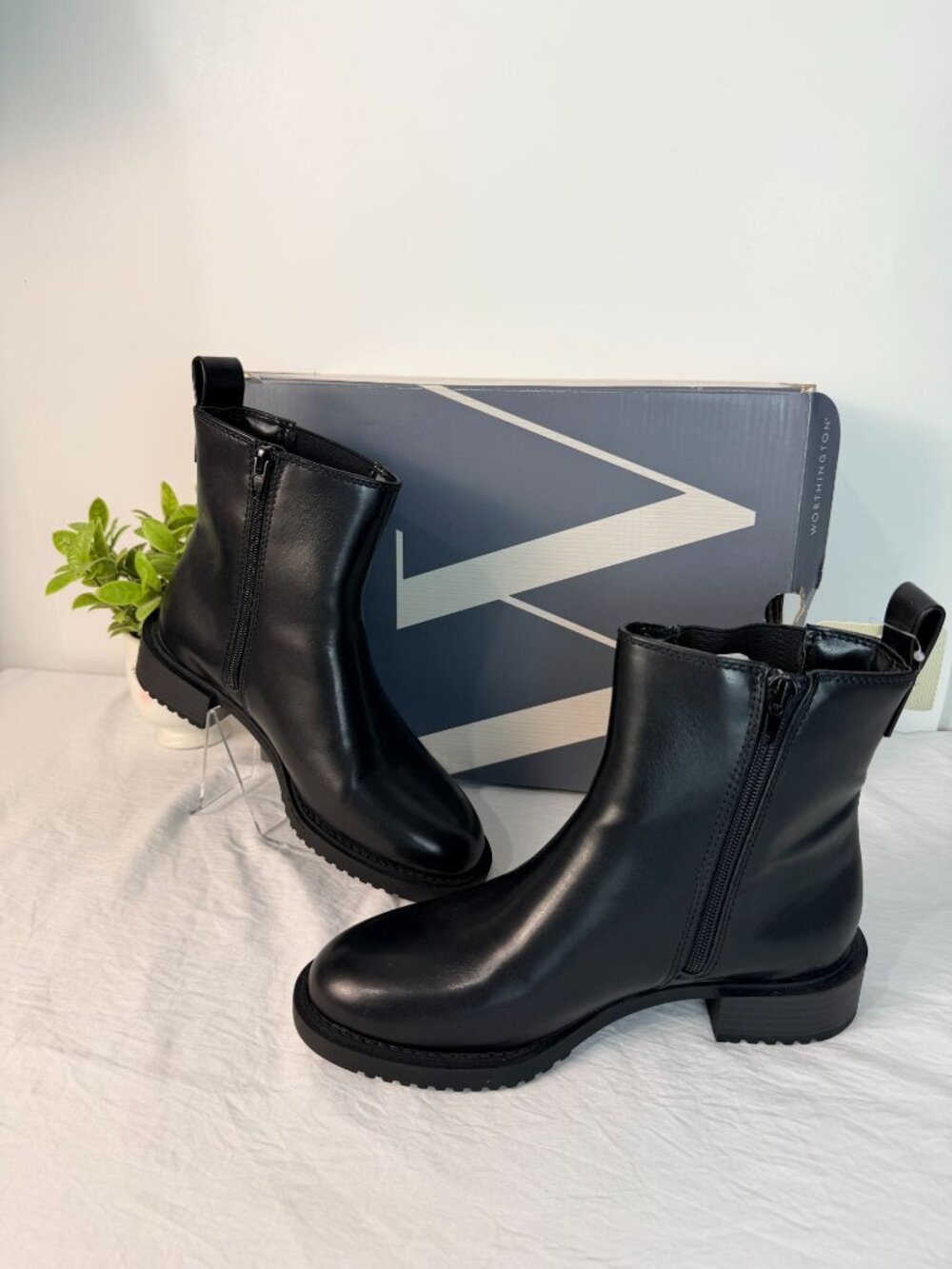 Worthington Black Chelsea Ankle Boots Womens 6.5M Zip Low Heel New - Picture 2 of 12